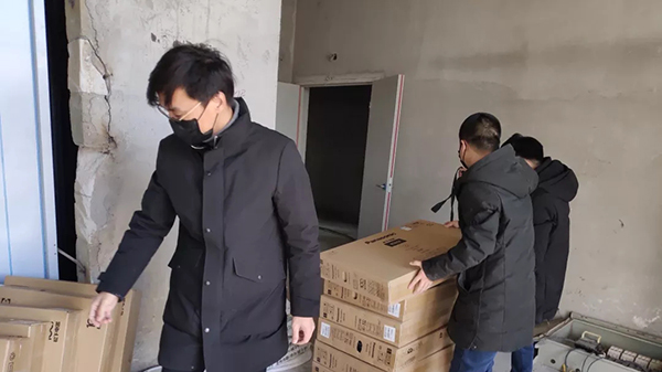 午夜福利精品视频商